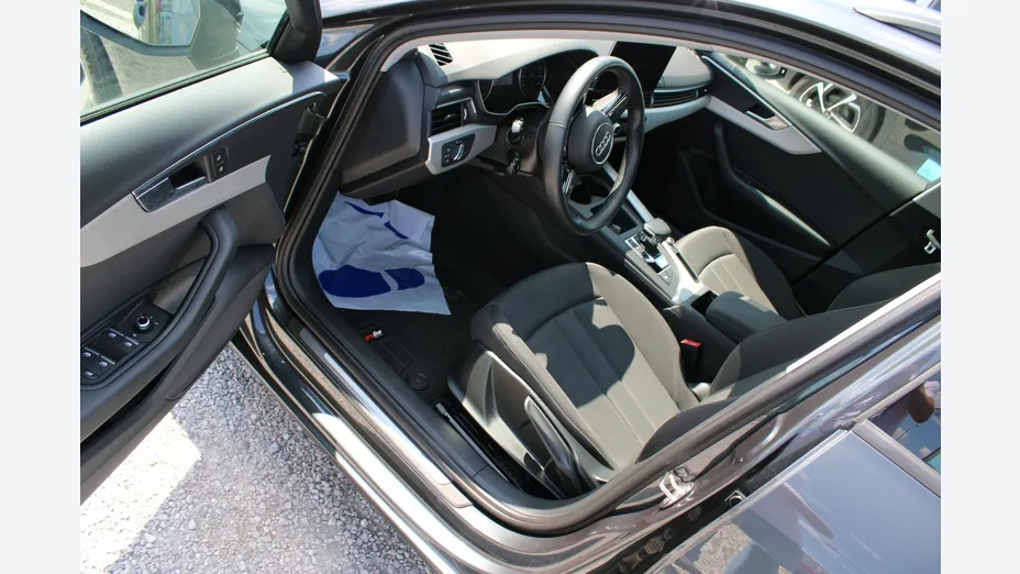 AUDI A4 -