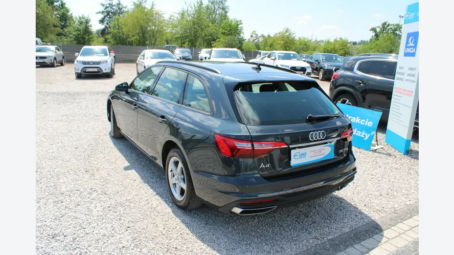 AUDI A4 -