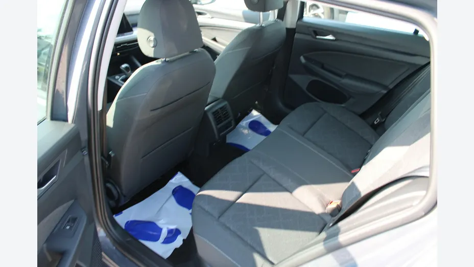 VOLKSWAGEN Golf -
