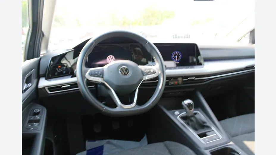 VOLKSWAGEN Golf -