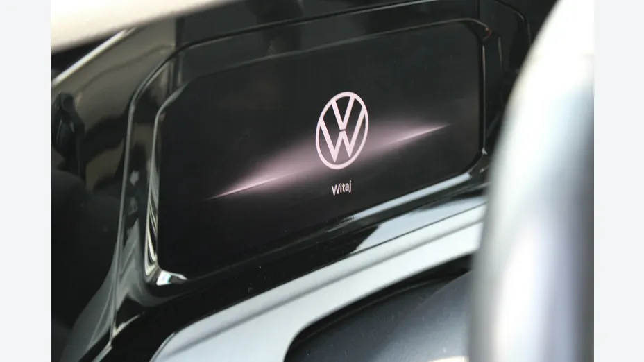 VOLKSWAGEN Golf -