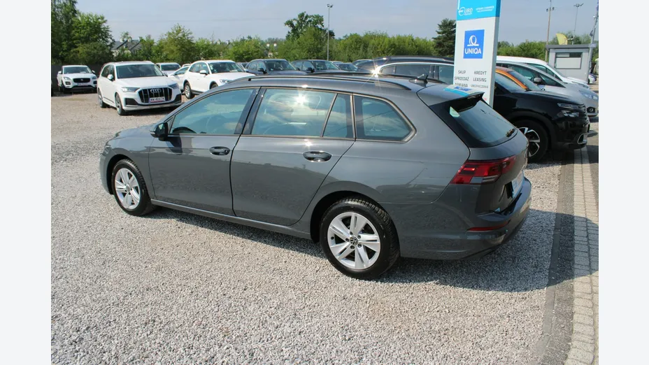 VOLKSWAGEN Golf -