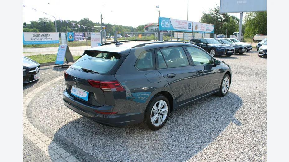 VOLKSWAGEN Golf -