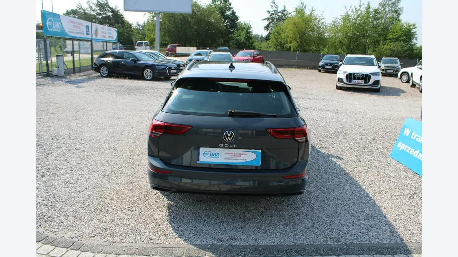 VOLKSWAGEN Golf -