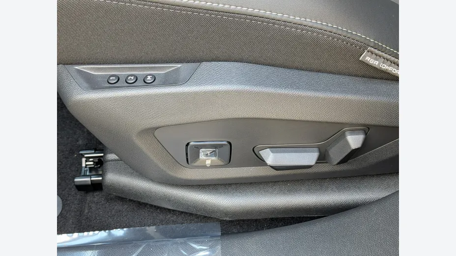PEUGEOT 3008 -