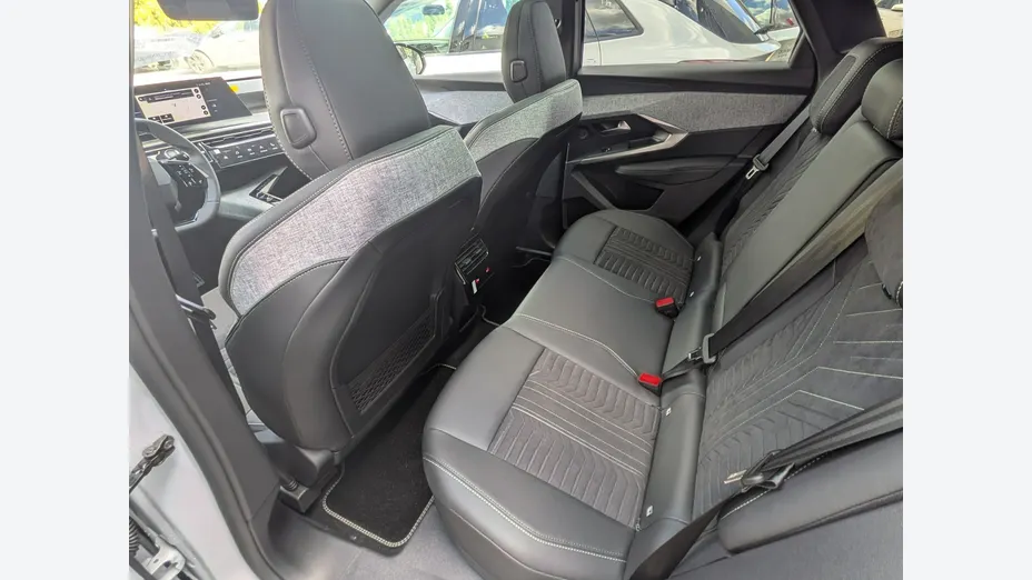 PEUGEOT 3008 -