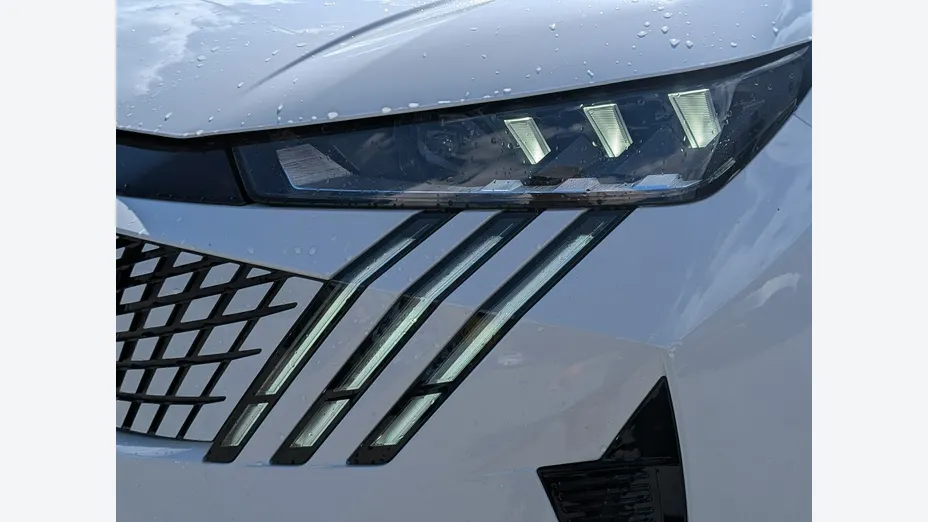 PEUGEOT 3008 -