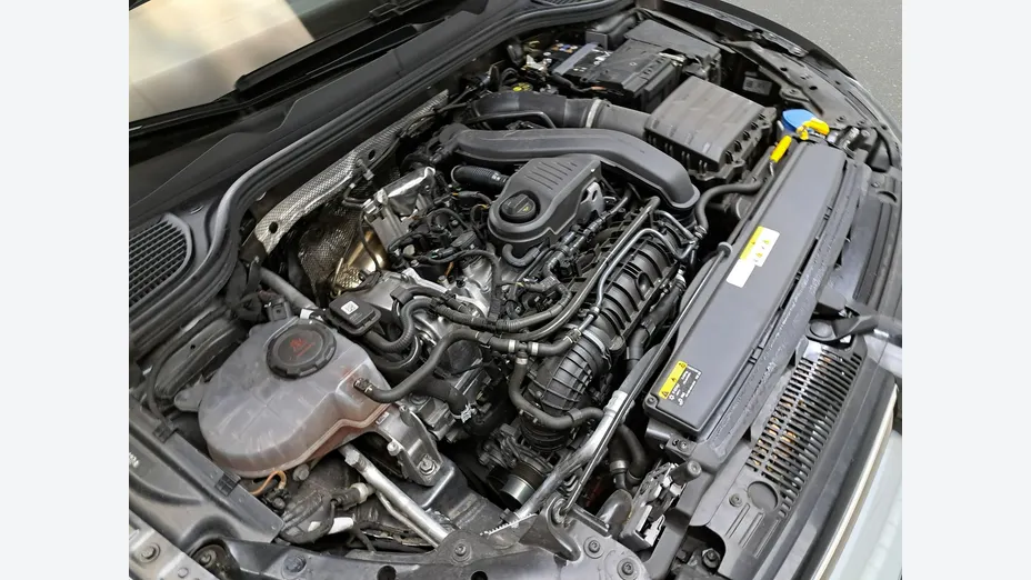 VOLKSWAGEN Golf -