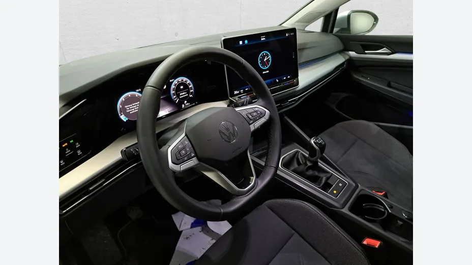 VOLKSWAGEN Golf -