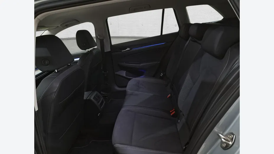 VOLKSWAGEN Golf -