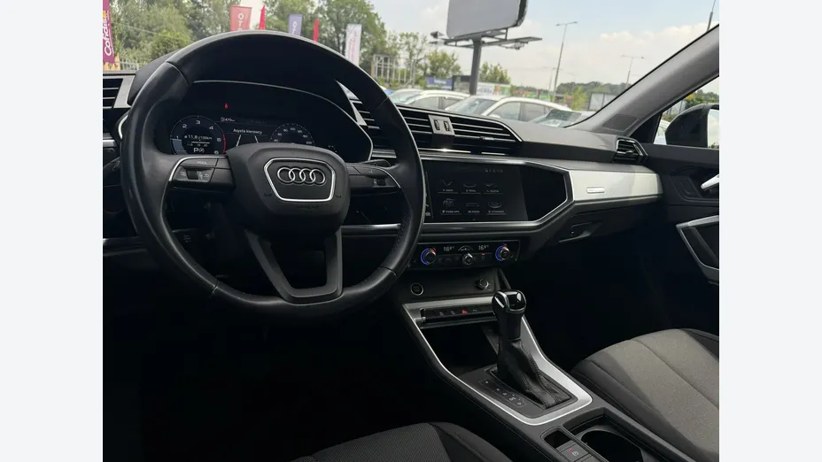 AUDI Q3 -