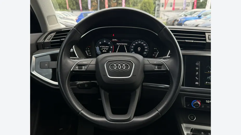 AUDI Q3 -