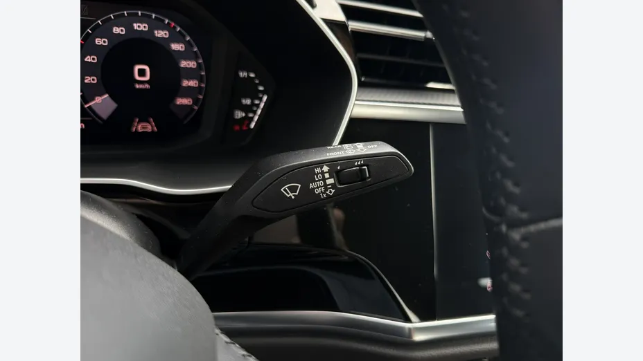 AUDI Q3 -