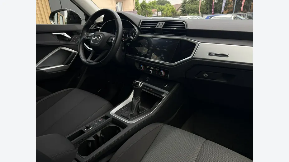 AUDI Q3 -