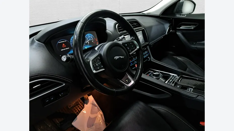 JAGUAR F-Pace -