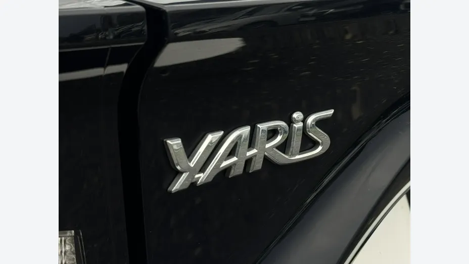 TOYOTA Yaris -