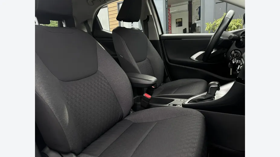 TOYOTA Yaris -