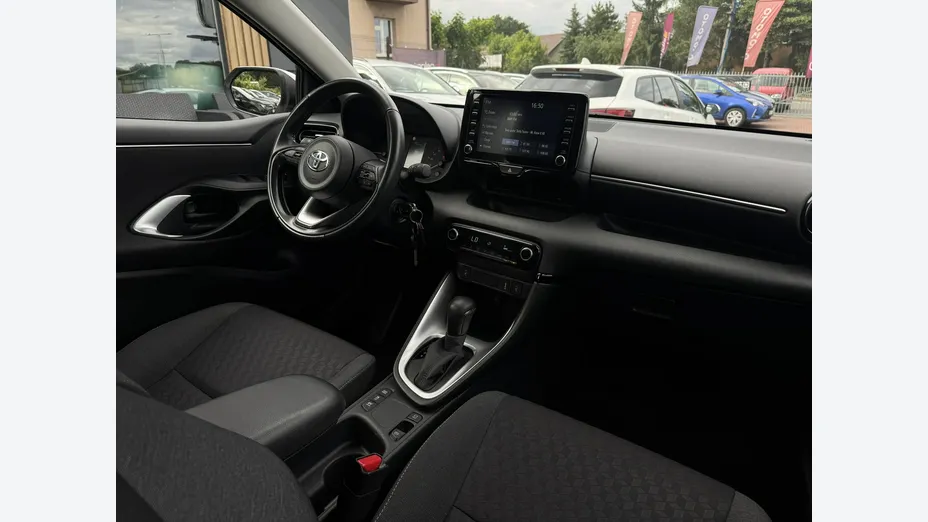 TOYOTA Yaris -