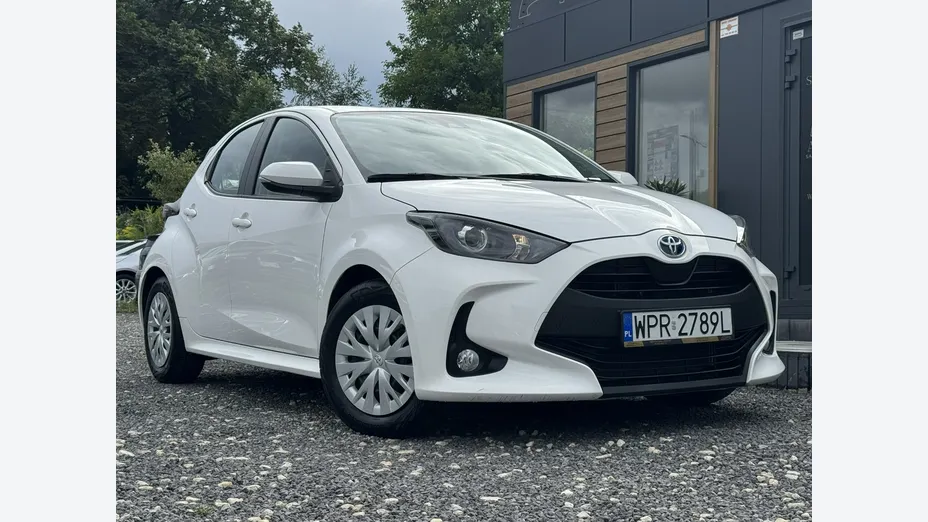 TOYOTA Yaris -