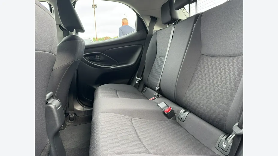 TOYOTA Yaris -