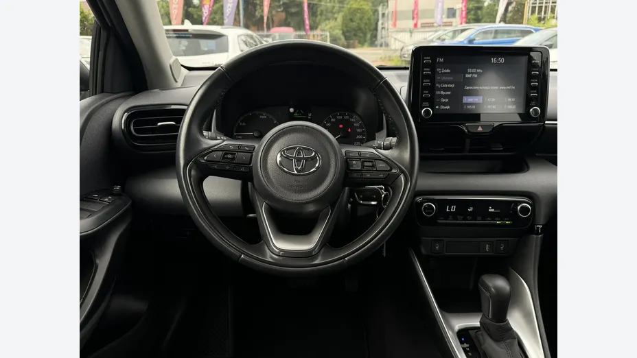TOYOTA Yaris -