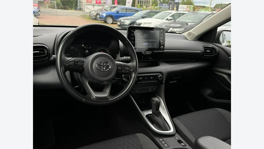 TOYOTA Yaris -