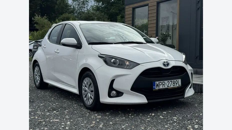 TOYOTA Yaris -