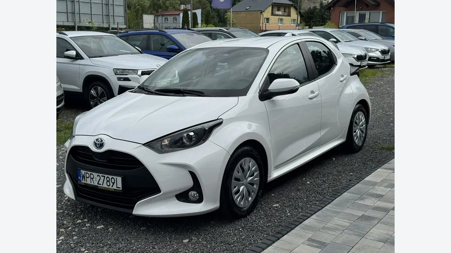 TOYOTA Yaris -