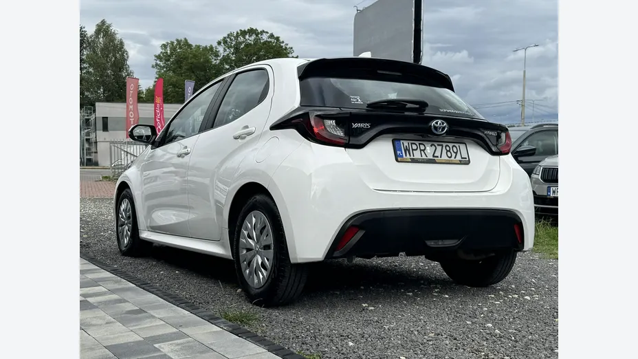 TOYOTA Yaris -