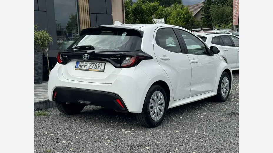 TOYOTA Yaris -