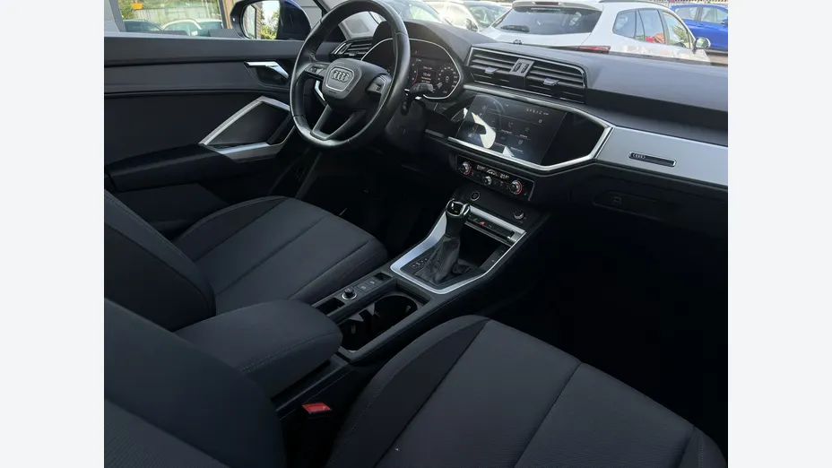 AUDI Q3 -