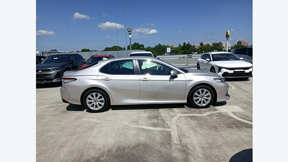 TOYOTA Camry -