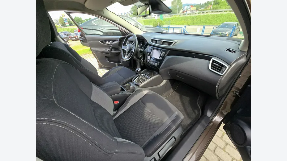 NISSAN Qashqai -