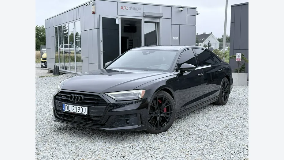AUDI A8 -