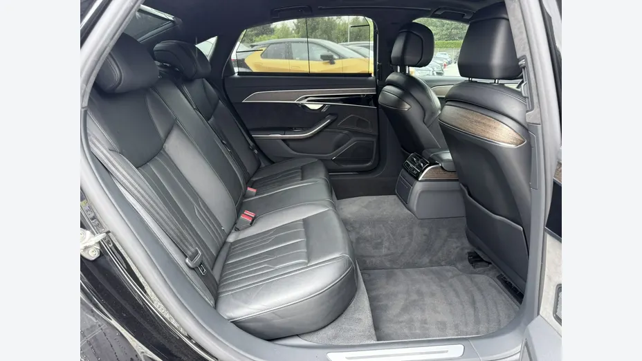 AUDI A8 -