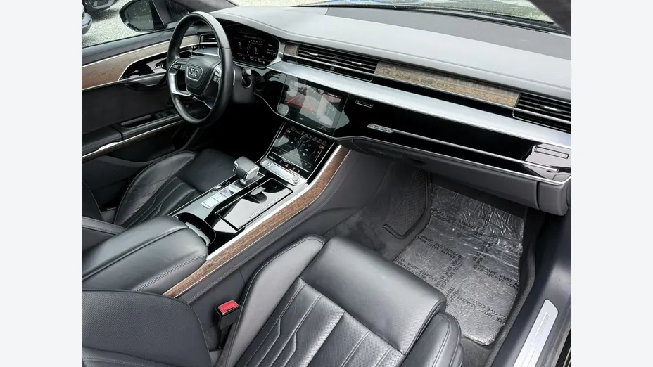 AUDI A8 -