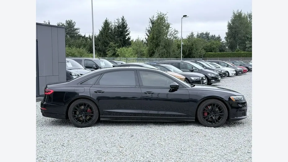 AUDI A8 -