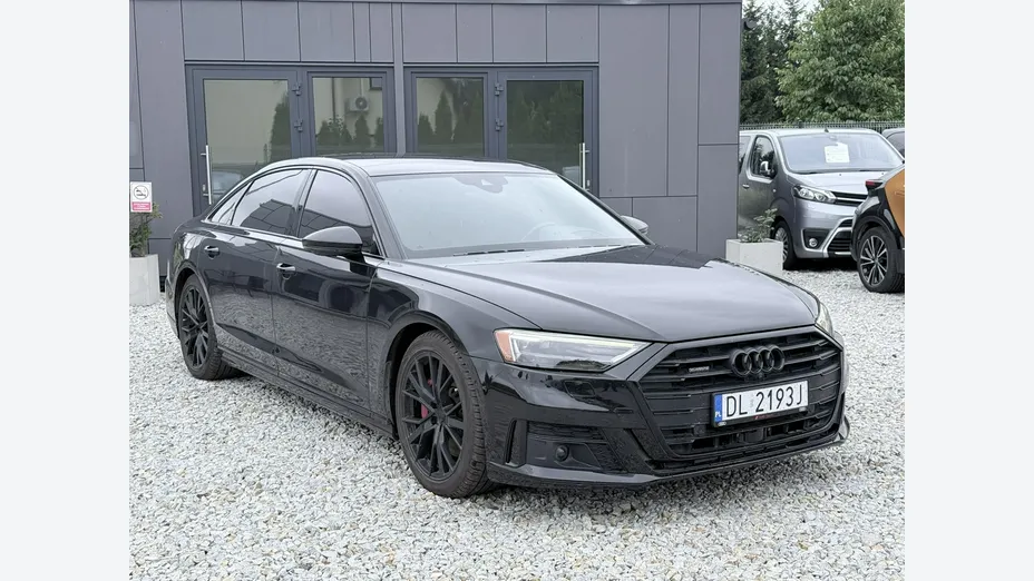 AUDI A8 -