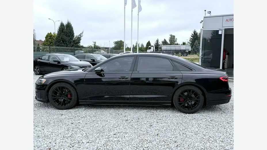 AUDI A8 -