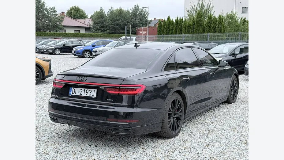 AUDI A8 -