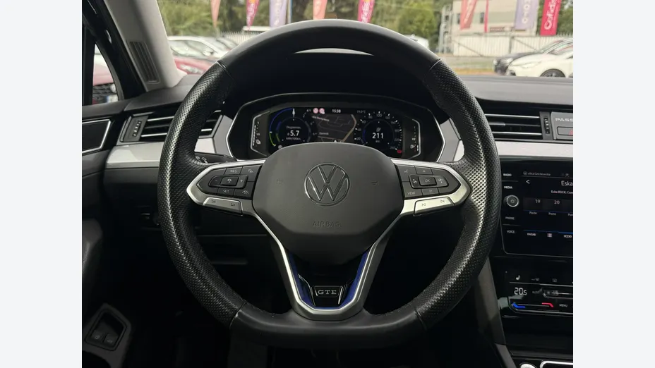 VOLKSWAGEN Passat -
