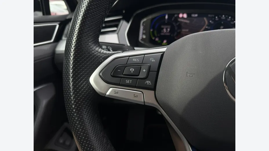 VOLKSWAGEN Passat -