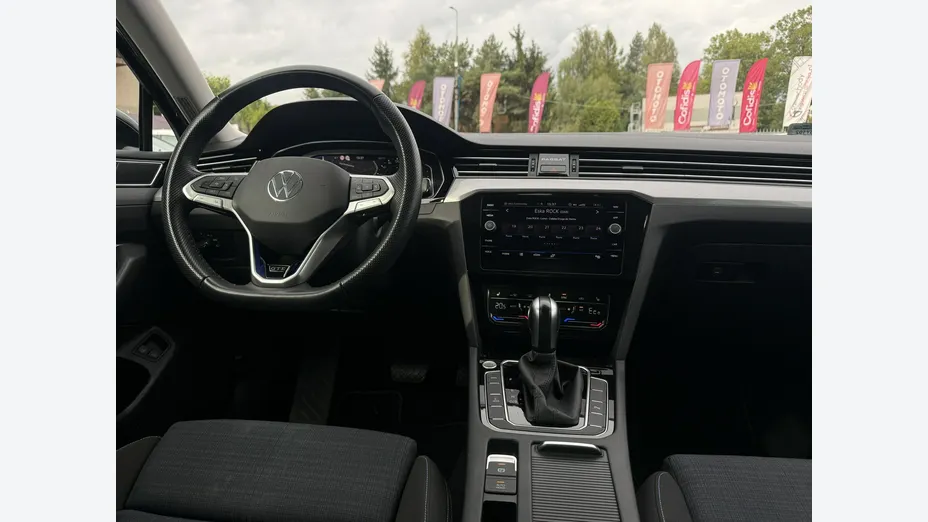 VOLKSWAGEN Passat -
