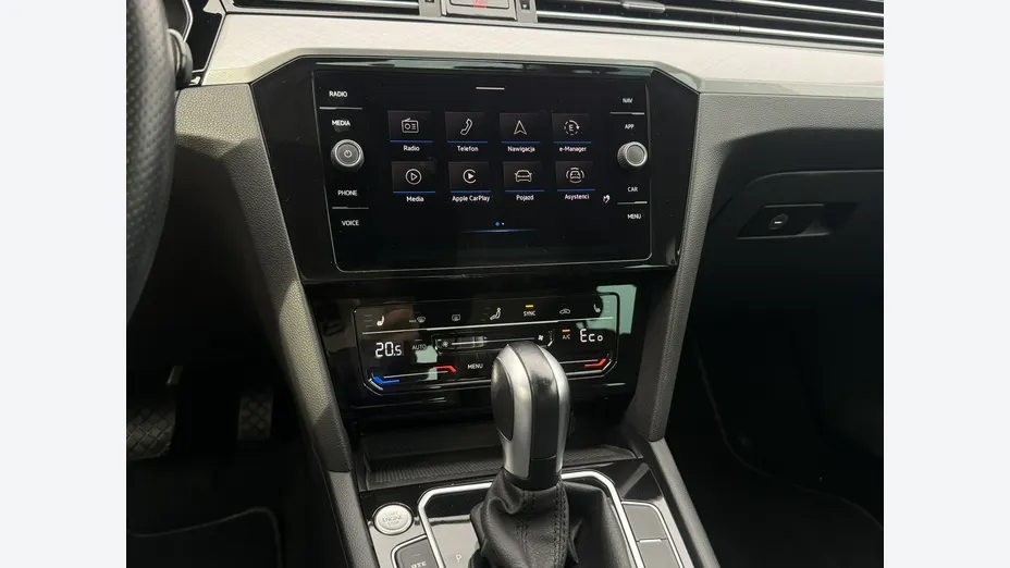 VOLKSWAGEN Passat -