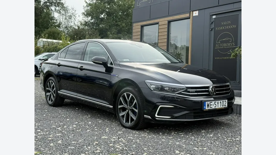 VOLKSWAGEN Passat -