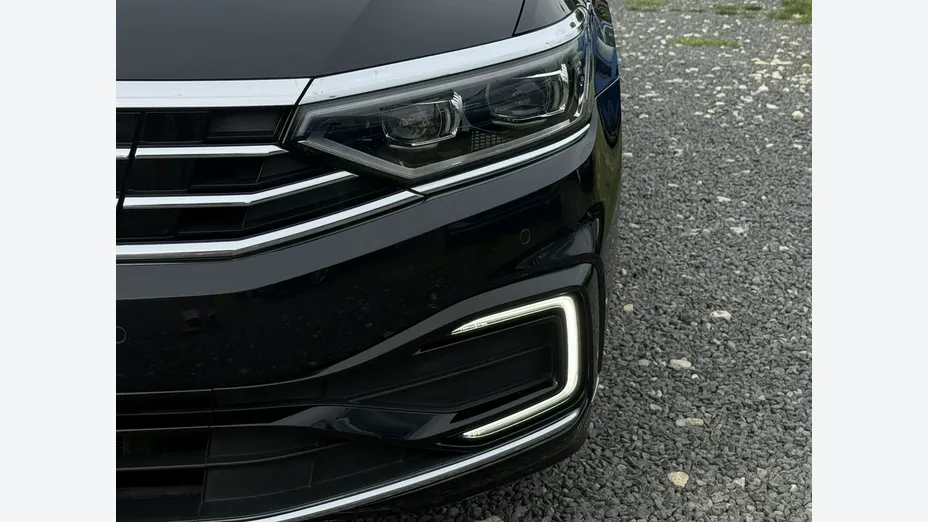 VOLKSWAGEN Passat -