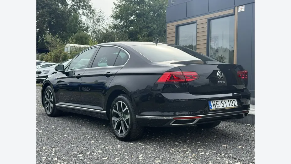 VOLKSWAGEN Passat -