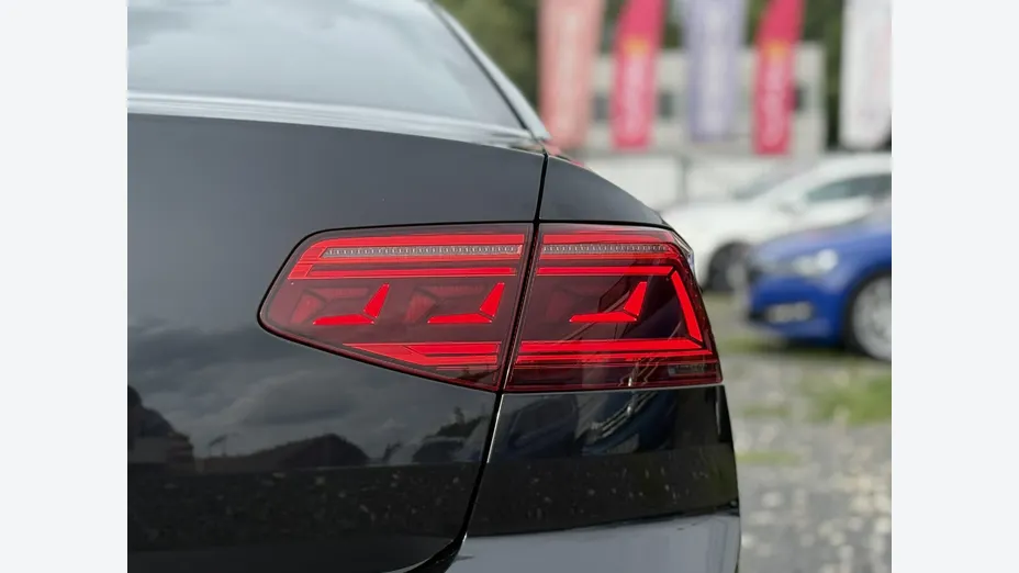 VOLKSWAGEN Passat -