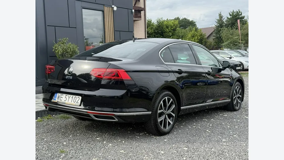 VOLKSWAGEN Passat -