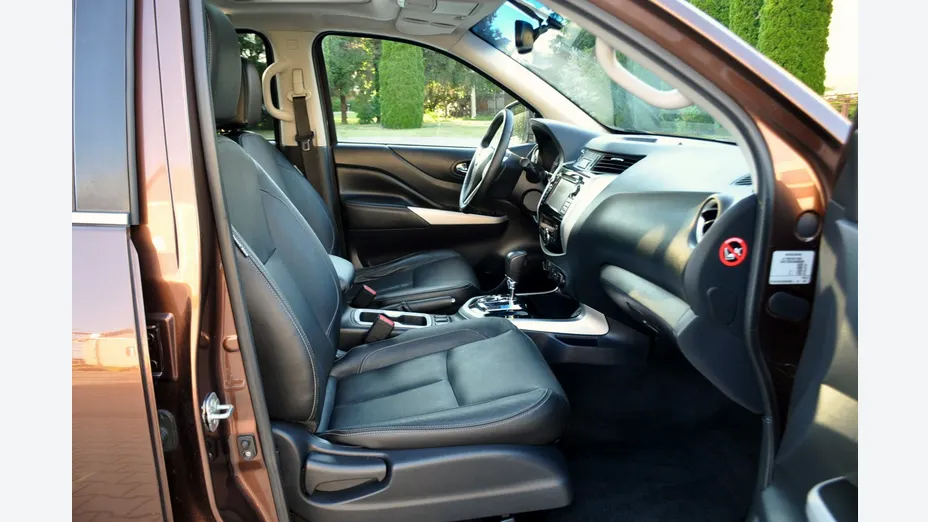 NISSAN Navara -